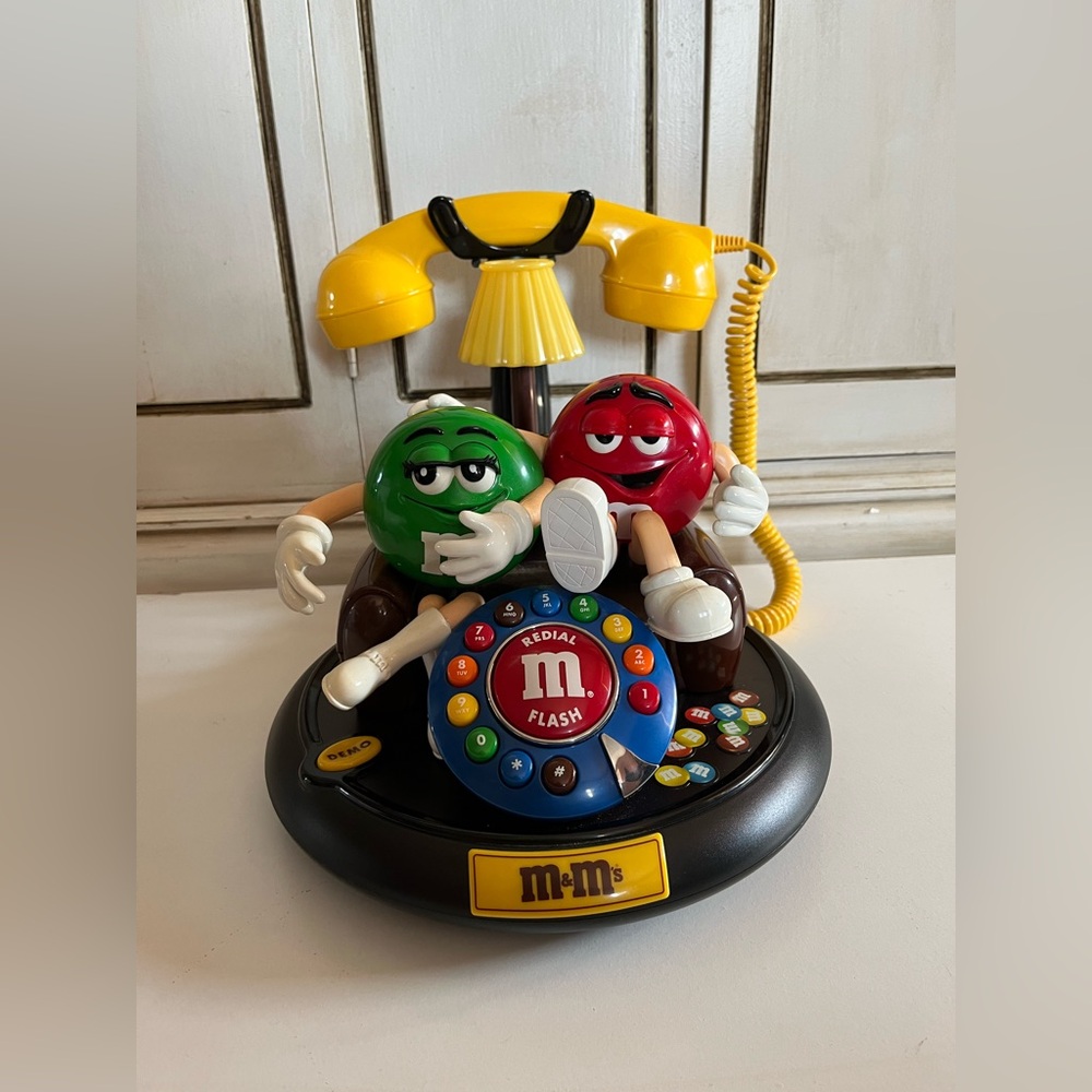 Vintage Green & Red M&M's ANIMATED Talking Light-Up TELEPHONE Phone Yellow Lamp